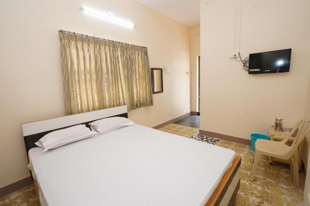 Sowmya Lodge Tiruchirappalli Extérieur photo