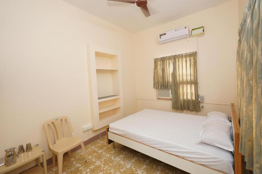 Sowmya Lodge Tiruchirappalli Extérieur photo