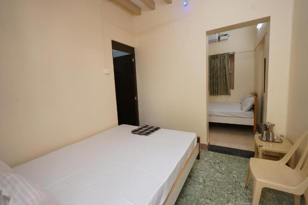 Sowmya Lodge Tiruchirappalli Extérieur photo