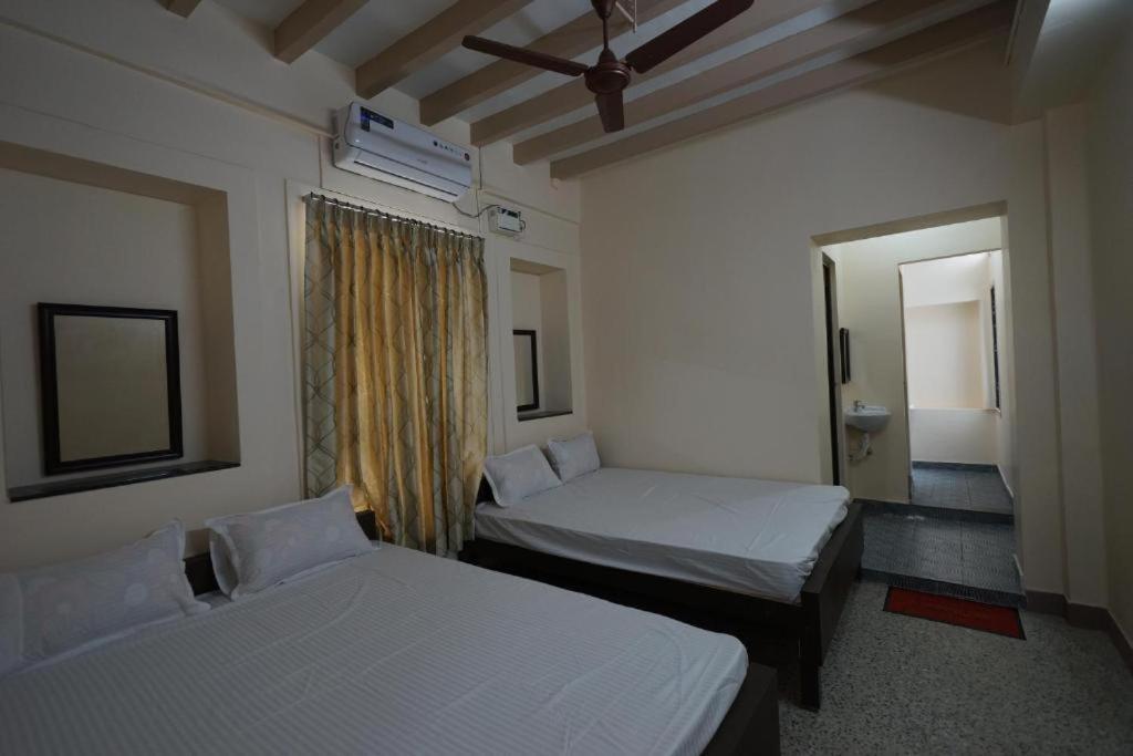 Sowmya Lodge Tiruchirappalli Extérieur photo