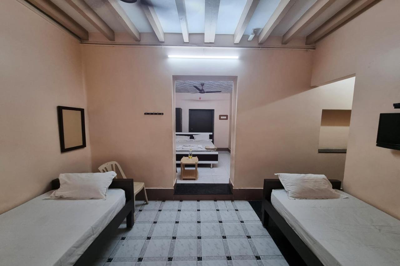 Sowmya Lodge Tiruchirappalli Extérieur photo