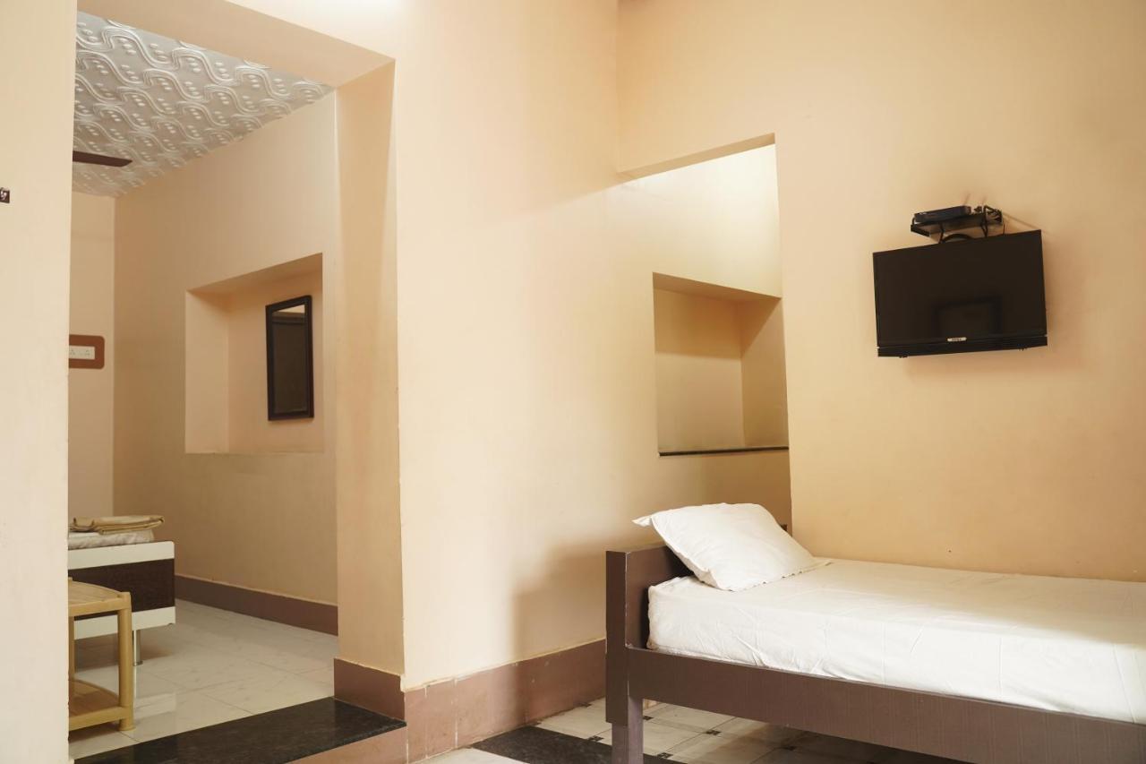 Sowmya Lodge Tiruchirappalli Extérieur photo