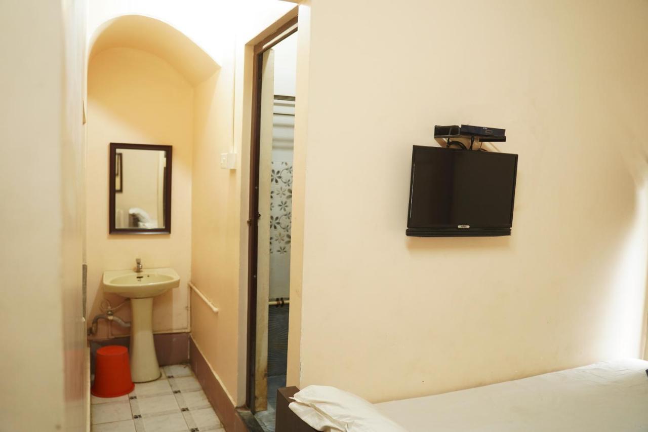 Sowmya Lodge Tiruchirappalli Extérieur photo