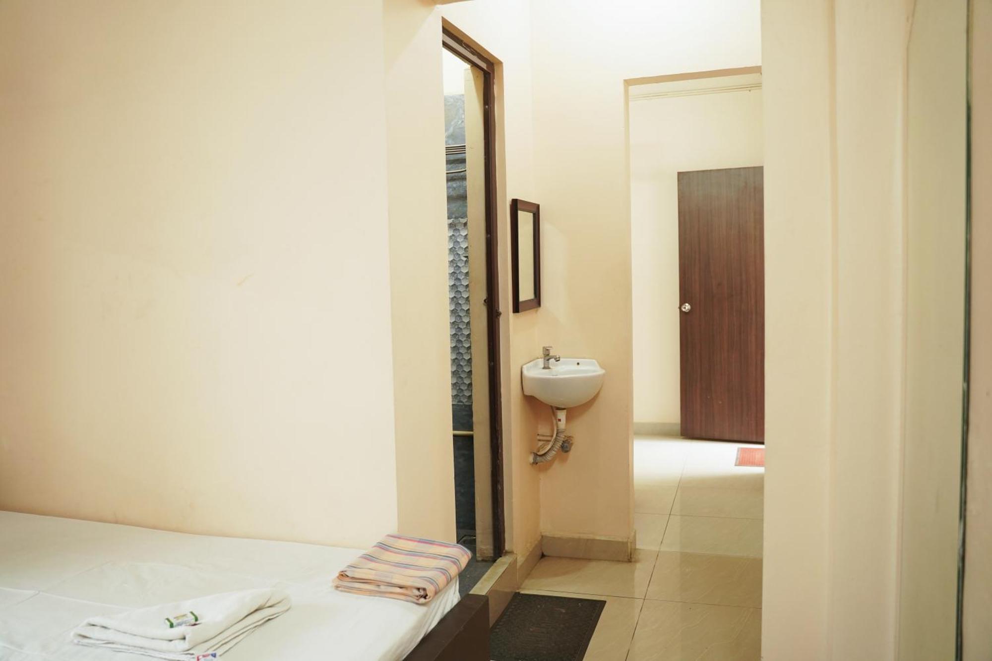 Sowmya Lodge Tiruchirappalli Extérieur photo